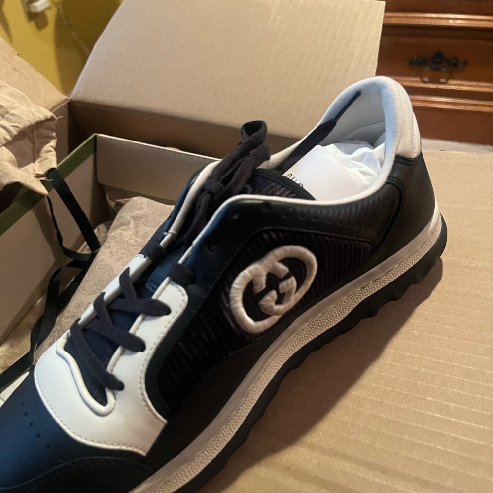 Preowned like New & rare Authentic Gucci Black & White Trainer Sneakers 9US8.0UK